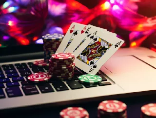 Master Let It Ride Poker with Lucky Cola Casino